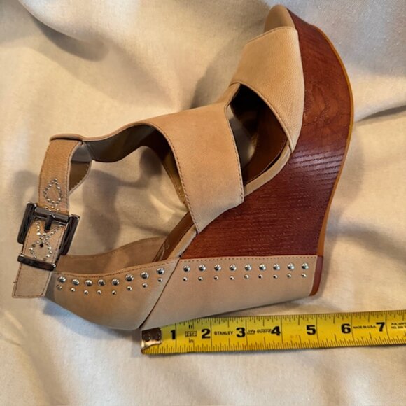 Gianni Bini City Sleek Tan Wedges Size 8.5 - New in Box - Picture 7 of 10